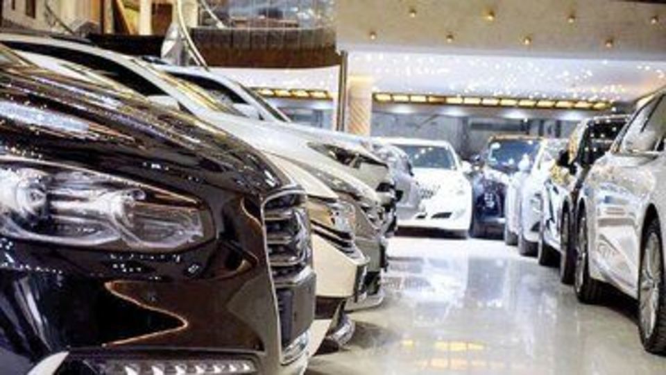 خریداران خودرو غافلگیر شدند/ قیمت این خودرو ۳۰۰ میلیون تومان تغییر کرد + جدول خریداران خودرو غافلگیر شدند/ قیمت این خودرو ۳۰۰ میلیون تومان تغییر کرد + جدول