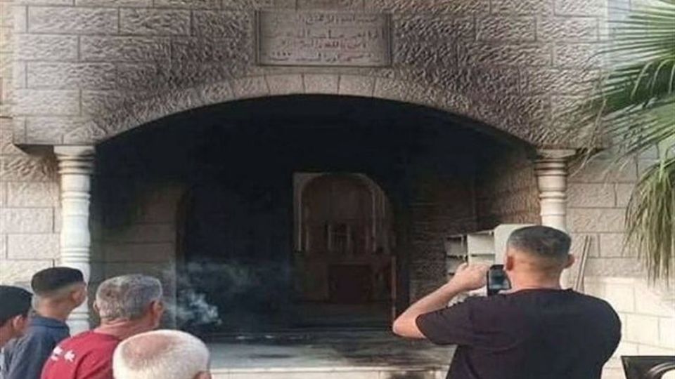 دومین مسجد در کرانه باختری توسط شهرکنشینان به آتش کشیده شد دومین مسجد در کرانه باختری توسط شهرکنشینان به آتش کشیده شد