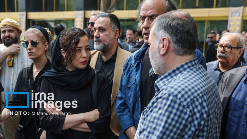 تشییع پیکر زنده یاد «اکبر عبدی»/۱