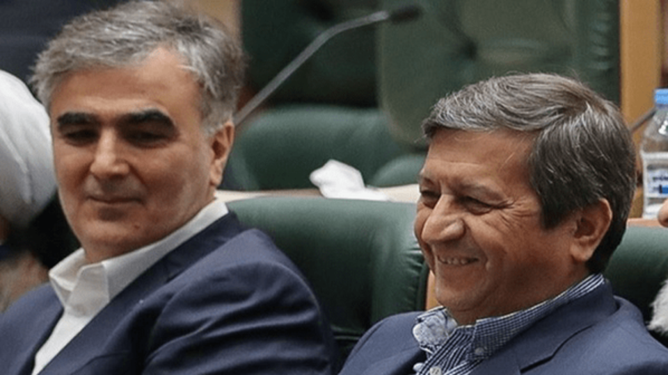 بانک مرکزی راه فرار دلار از کشور را باز گذاشت بانک مرکزی راه فرار دلار از کشور را باز گذاشت