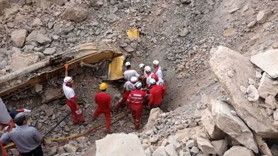 ۷۷۰ روز بیخبری از کارگر معدن شازند/ چشم انتظاری خانواده «آیت رضایی» برای خبری که هرگز نمیآید! ۷۷۰ روز بیخبری از کارگر معدن شازند/ چشم انتظاری خانواده «آیت رضایی» برای خبری که هرگز نمیآید!