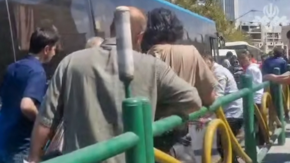 تصادف BRT با عابرپیاده؛ مرد ۴۰ ساله مصدوم شد تصادف BRT با عابرپیاده؛ مرد ۴۰ ساله مصدوم شد