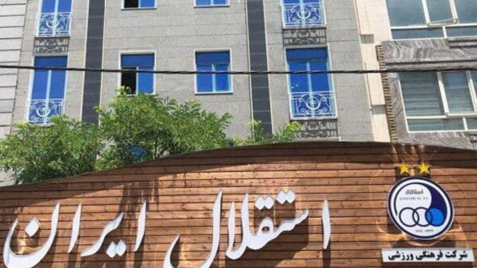 پنجره‌ نقل و انتقالاتی استقلال بسته ماند