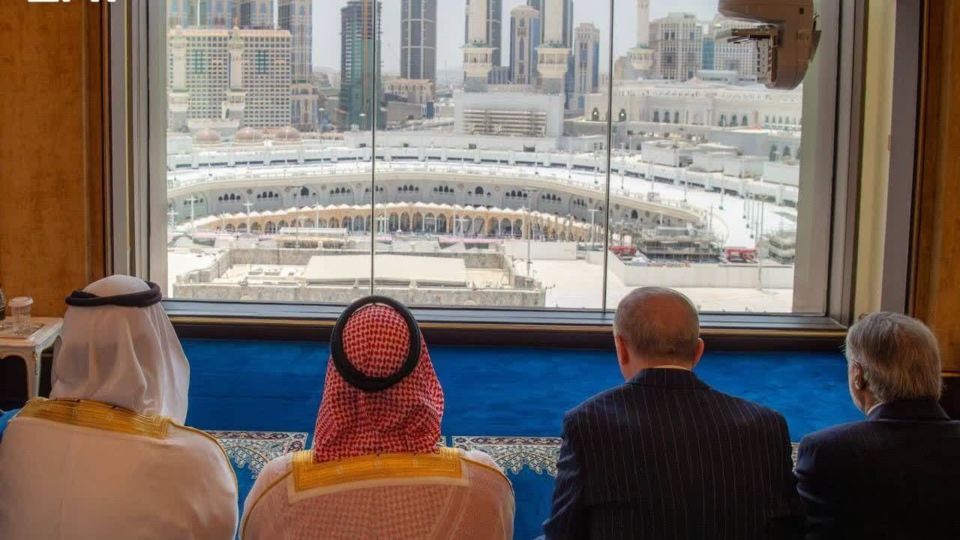  اقامه نماز جمعه اردوغان، بن ‌سلمان و شهباز شریف پس از امضای توافق