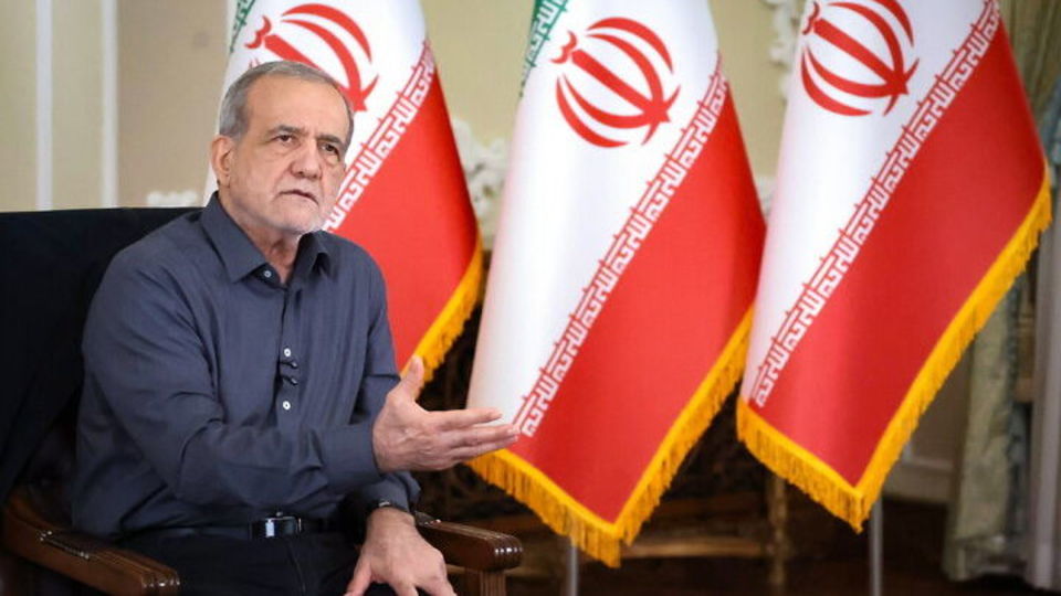 پزشکیان: ما نوکر مردم و در خدمت آنان هستیم پزشکیان: ما نوکر مردم و در خدمت آنان هستیم