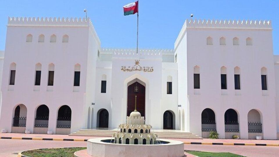 عمان: مذاکرات درباره ترتیبات دریانوردی در تنگه هرمز در فضای مثبت جریان دارد عمان: مذاکرات درباره ترتیبات دریانوردی در تنگه هرمز در فضای مثبت جریان دارد
