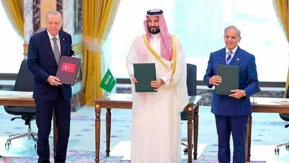 سیاستمدار عراقی: توافق سهجانبه امضاء شده در عربستان فرو میپاشد سیاستمدار عراقی: توافق سهجانبه امضاء شده در عربستان فرو میپاشد