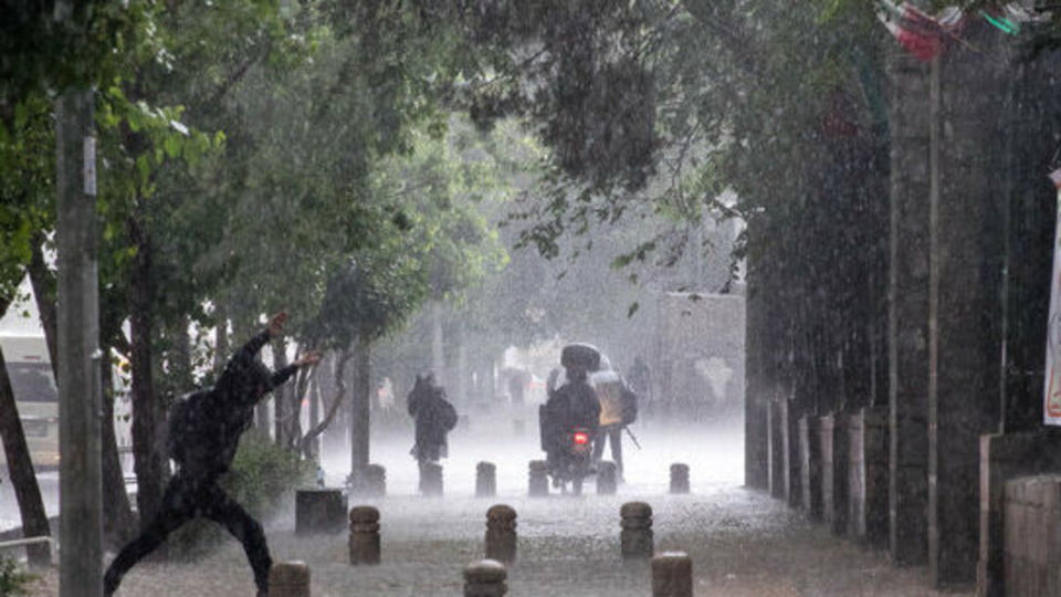 رگبار و رعد و برق در شمال و جنوب کشور رگبار و رعد و برق در شمال و جنوب کشور
