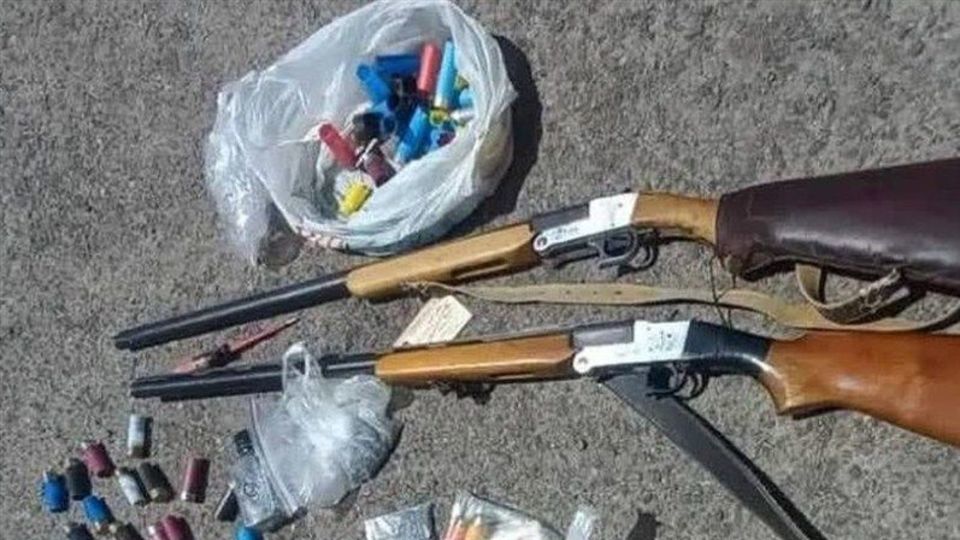کشف سلاح و مهمات غیرمجاز در منزل مرد عتیقهفروش کشف سلاح و مهمات غیرمجاز در منزل مرد عتیقهفروش