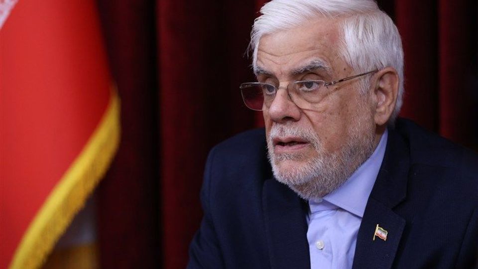 عارف: به راهبرد بلندمدت در حوزه خودروسازی نیازمندیم عارف: به راهبرد بلندمدت در حوزه خودروسازی نیازمندیم