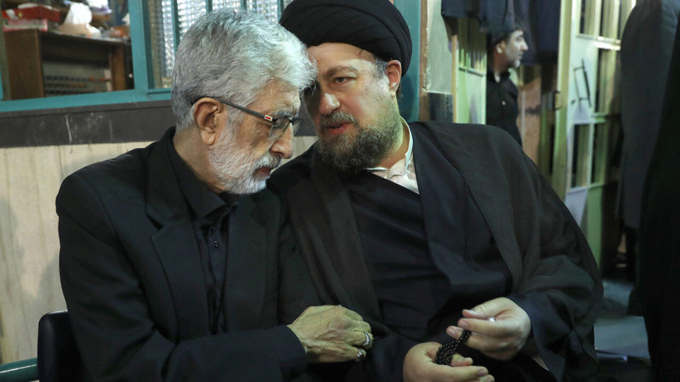 سید حسن در آغوش حدادعادل/ گپ و گفت ناطق نوری و حدادعادل شکار عکاسان شد