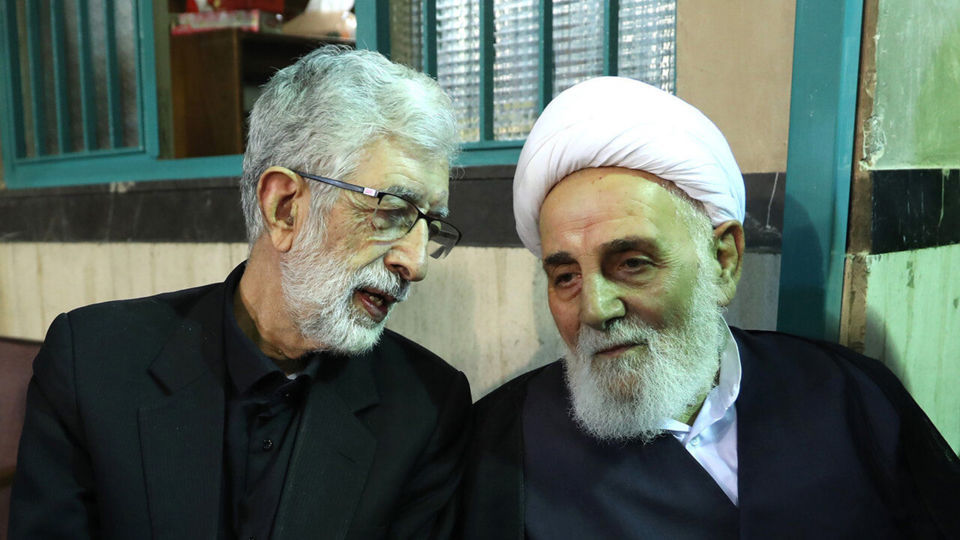 سید حسن در آغوش حدادعادل/ گپ و گفت ناطق نوری و حدادعادل شکار عکاسان شد