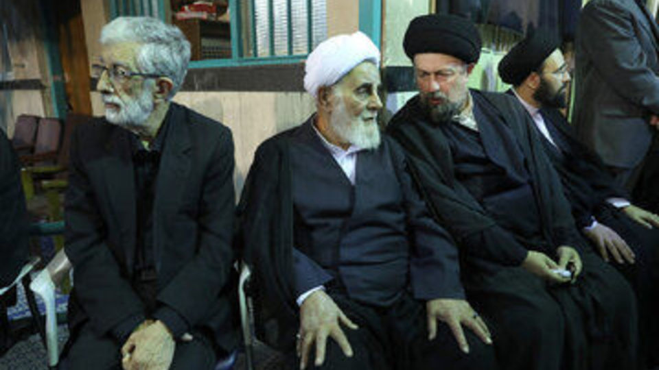 سید حسن در آغوش حدادعادل/ گپ و گفت ناطق نوری و حدادعادل شکار عکاسان شد
