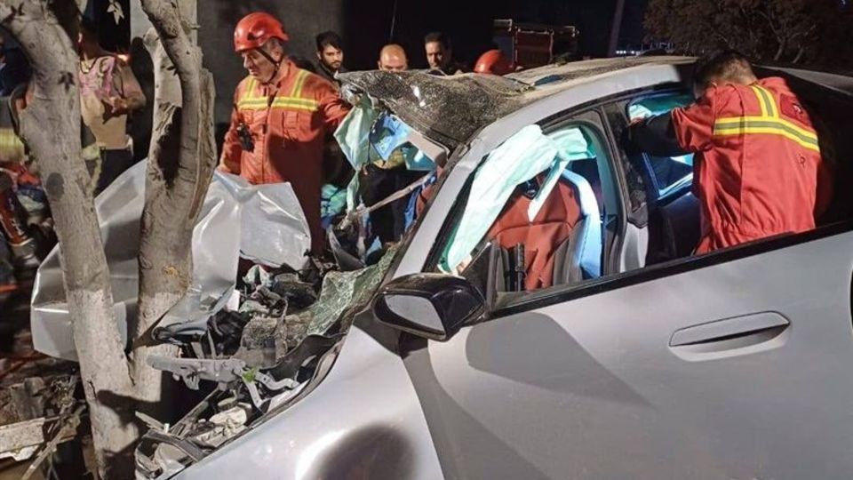 تصادف مرگبار BMW در اتوبان همت/ ۲ دختر و یک پسر جوان جان باختند تصادف مرگبار BMW در اتوبان همت/ ۲ دختر و یک پسر جوان جان باختند