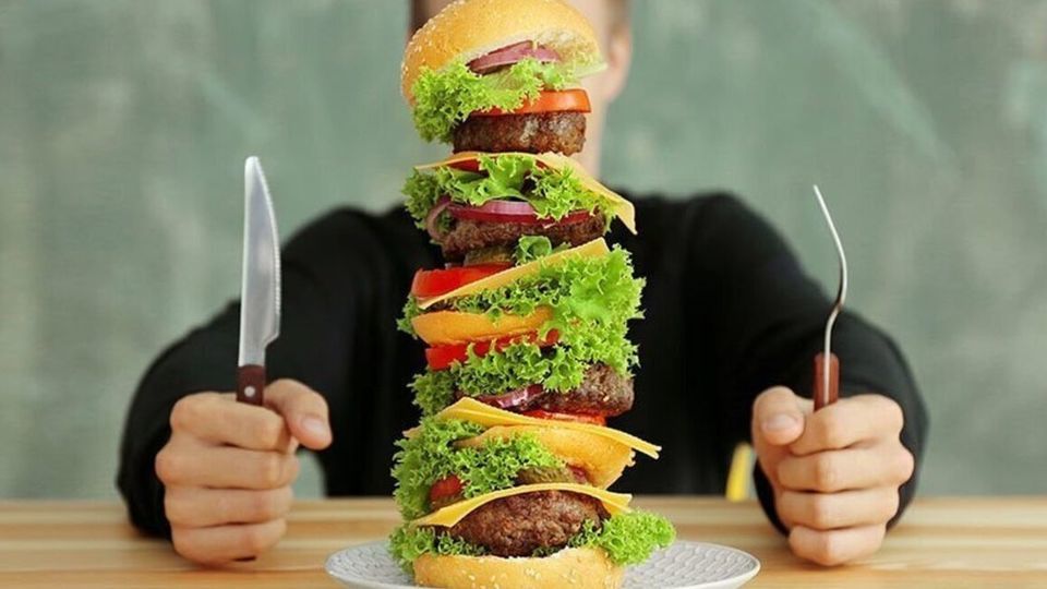 تفاوت گرسنگی و میل کاذب به غذا + چطور تشخیصشان بدهیم؟ تفاوت گرسنگی و میل کاذب به غذا + چطور تشخیصشان بدهیم؟