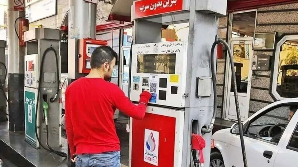 آیا بنزین هم به سرنوشت یارانه نقدی گرفتار خواهد شد؟ آیا بنزین هم به سرنوشت یارانه نقدی گرفتار خواهد شد؟