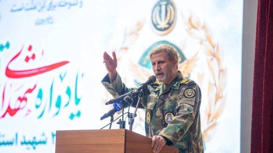 فرمانده کل ارتش: نیروهای مسلح با اقتدار و شجاعت در برابر دشمنان ایستادهاند فرمانده کل ارتش: نیروهای مسلح با اقتدار و شجاعت در برابر دشمنان ایستادهاند