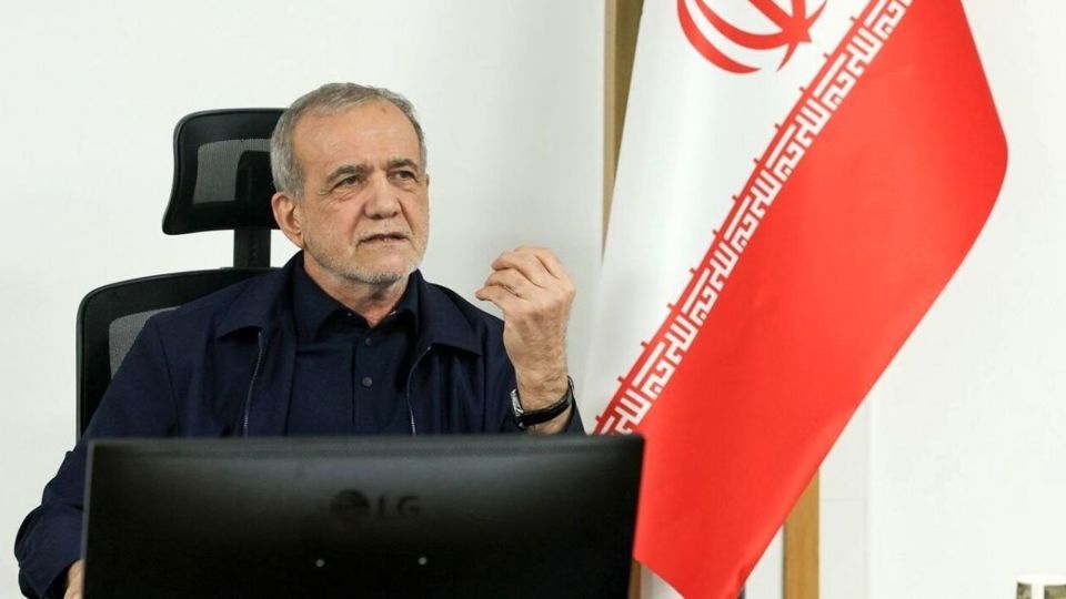 پزشکیان: آقای جبلی! اصلا صداوسیما را نگاه نمیکنم؛ وقتی میبینم اعصابم خراب میشود پزشکیان: آقای جبلی! اصلا صداوسیما را نگاه نمیکنم؛ وقتی میبینم اعصابم خراب میشود