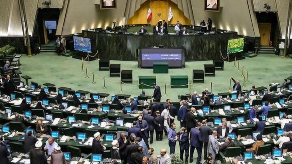طرح تعطیلی پنجشنبهها به صحن مجلس باز میگردد طرح تعطیلی پنجشنبهها به صحن مجلس باز میگردد