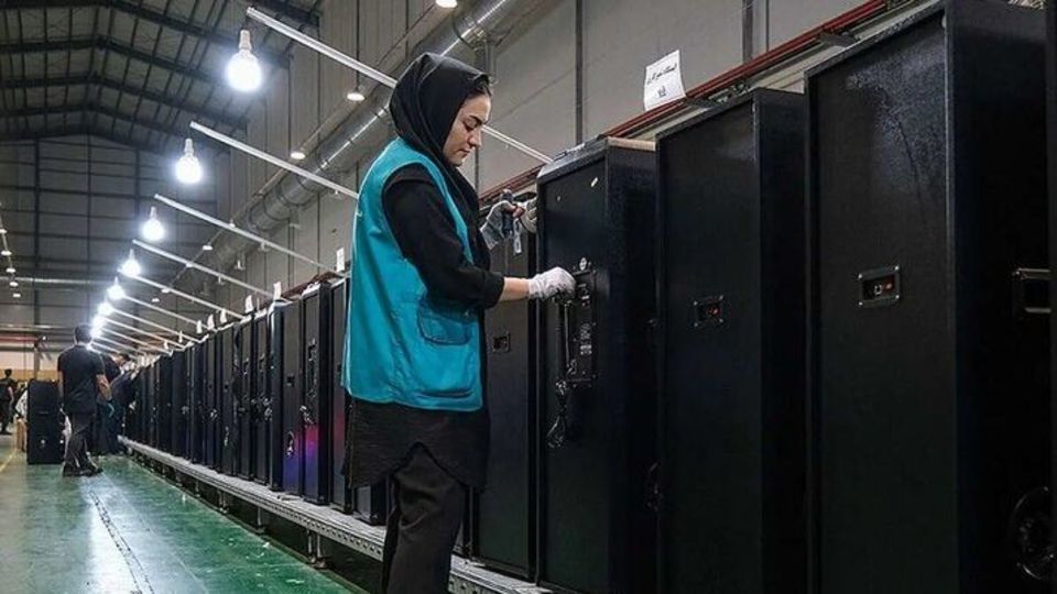 اضافه شدن جمعه به روز کاری؛ تکلیف دستمزد روز تعطیل چه میشود؟ اضافه شدن جمعه به روز کاری؛ تکلیف دستمزد روز تعطیل چه میشود؟