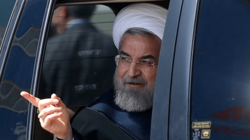 تنگهفروشی به سبک حسن روحانی/ آقای رئیس جمهور ایران برگ برنده ایران را به باد حراج داد تنگهفروشی به سبک حسن روحانی/ آقای رئیس جمهور ایران برگ برنده ایران را به باد حراج داد