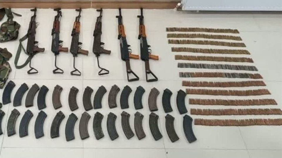 کشف محموله اقلام ضدامنیتی از تروریستهای تجزیهطلب/ سپاه هشدار داد کشف محموله اقلام ضدامنیتی از تروریستهای تجزیهطلب/ سپاه هشدار داد
