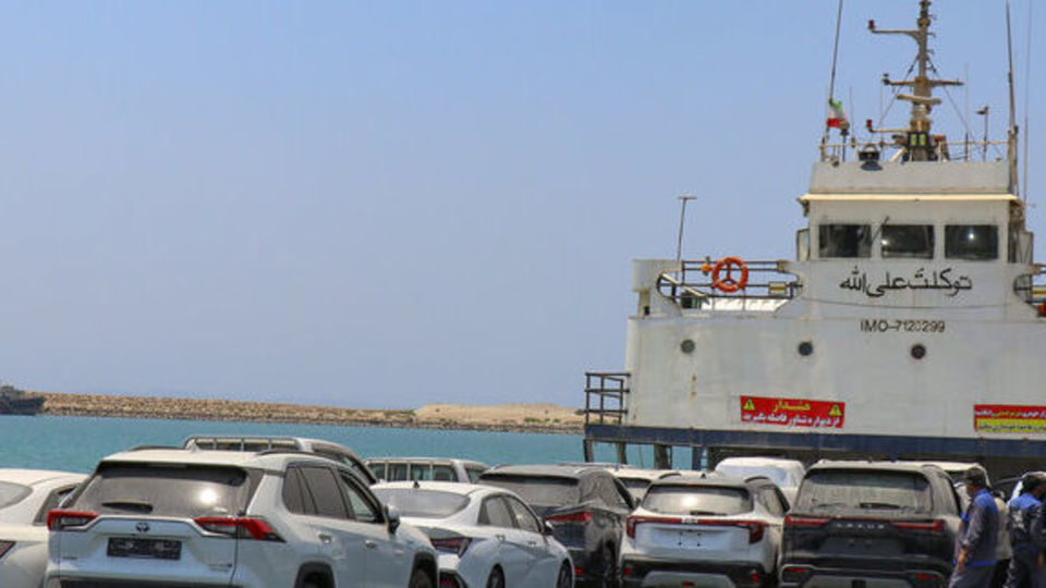 مقدمات واردات خودرو از قطر در بندر دیر فراهم شد مقدمات واردات خودرو از قطر در بندر دیر فراهم شد