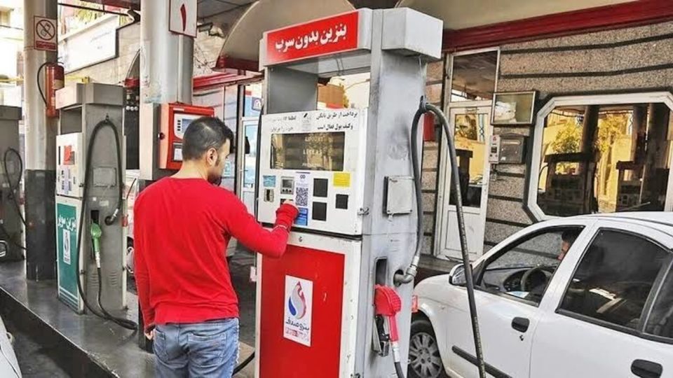 آرایش جنگی در پمپ بنزین آرایش جنگی در پمپ بنزین