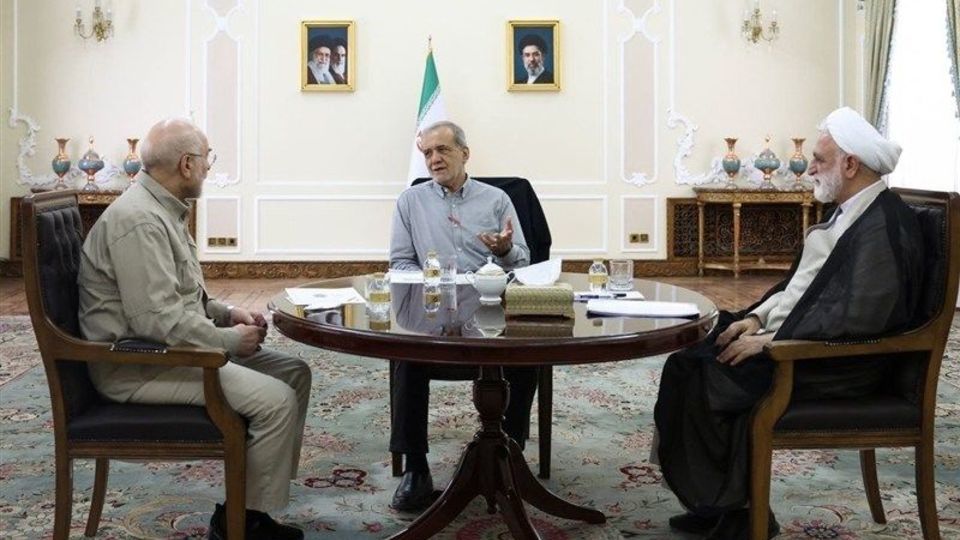 تأکید سران قوا بر تحکیم وحدت ملی و صیانت از اقتدار ایران تأکید سران قوا بر تحکیم وحدت ملی و صیانت از اقتدار ایران