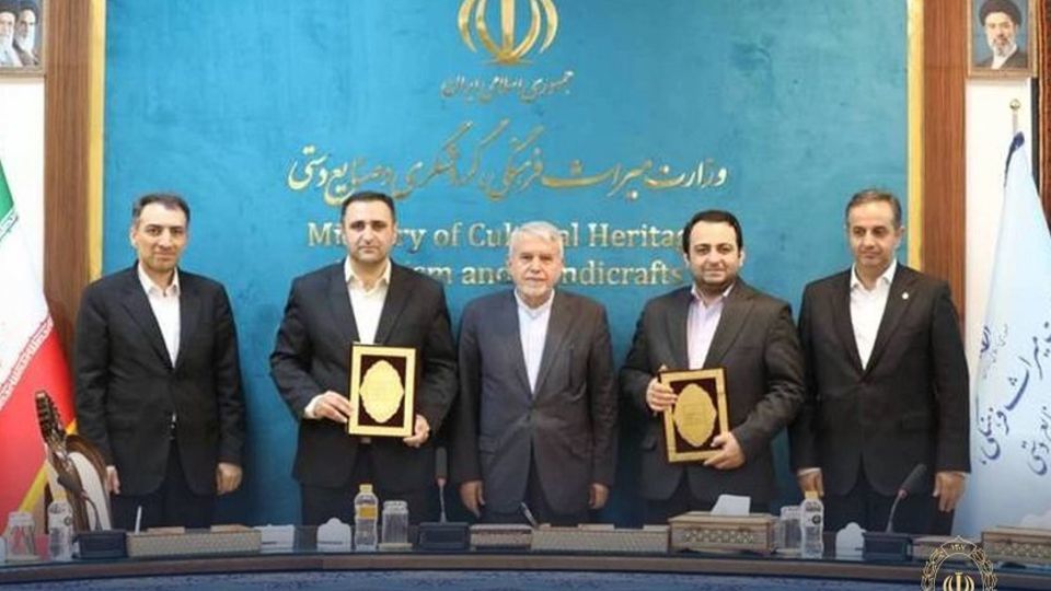 تفاهمنامه ۳ همتی بانک ملی ایران و وزارت میراث فرهنگی امضا شد/ شتاببخشی به توسعه گردشگری در کشور با سرمایهگذاری بانک ملی ایران تفاهمنامه ۳ همتی بانک ملی ایران و وزارت میراث فرهنگی امضا شد/ شتاببخشی به توسعه گردشگری در کشور با سرمایهگذاری بانک ملی ایران
