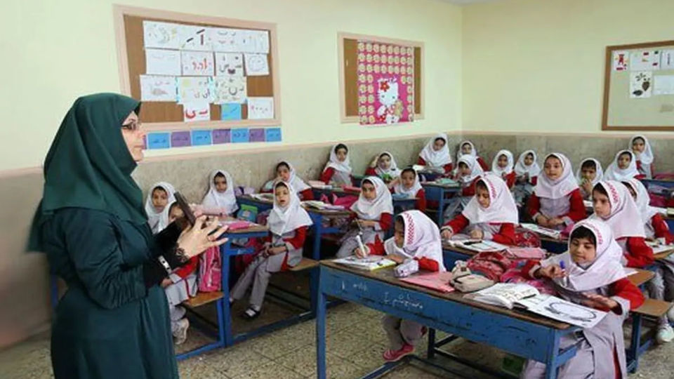 بررسی ابعاد اقتصادی-اجتماعی بازگشایی یا عدم بازگشایی مدارس بررسی ابعاد اقتصادی-اجتماعی بازگشایی یا عدم بازگشایی مدارس