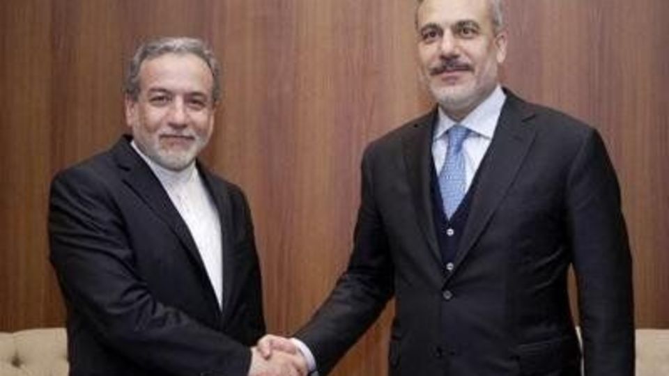 گفتوگوی تلفنی عراقچی و فبدان درباره تحولات منطقه گفتوگوی تلفنی عراقچی و فبدان درباره تحولات منطقه
