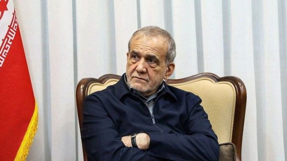 پزشکیان به عیادت موسوی گرمارودی رفت پزشکیان به عیادت موسوی گرمارودی رفت