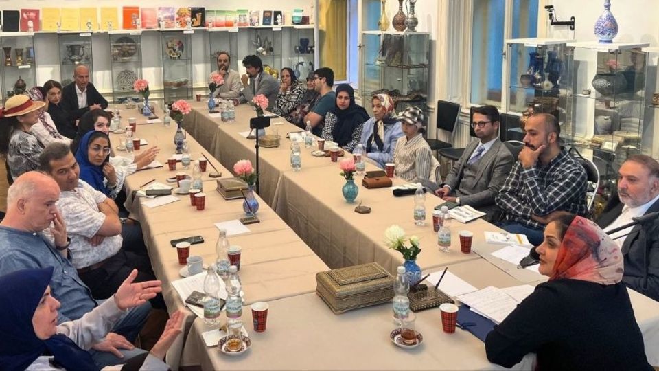 ضرورت بازتعریف رابطه ایرانیان خارج از کشور با ایران ضرورت بازتعریف رابطه ایرانیان خارج از کشور با ایران