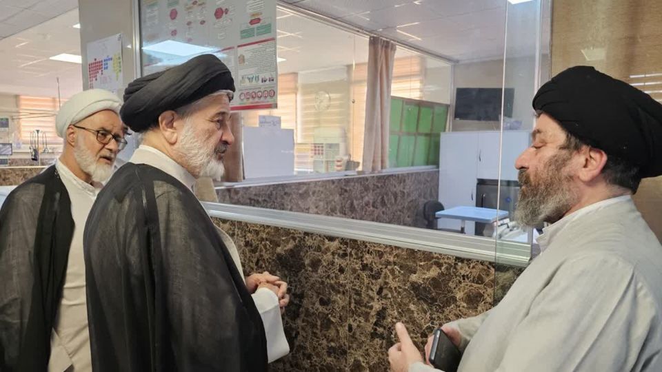 عیادت نماینده رئیسجمهور از آیتالله شبیری زنجانی عیادت نماینده رئیسجمهور از آیتالله شبیری زنجانی