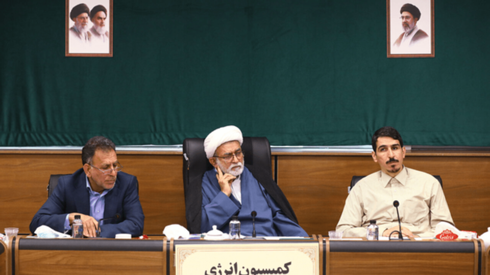 انتقال سهمیه بنزین به کارت بانکی از مهر در ۵ استان اجرا میشود انتقال سهمیه بنزین به کارت بانکی از مهر در ۵ استان اجرا میشود