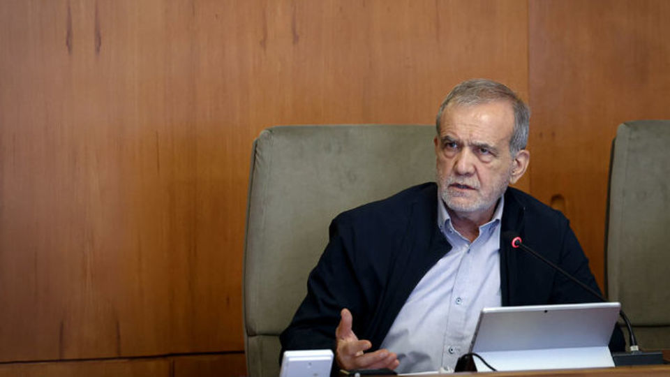 پزشکیان: با قدرت از مواضع ایران در مجامع بینالمللی دفاع خواهیم کرد پزشکیان: با قدرت از مواضع ایران در مجامع بینالمللی دفاع خواهیم کرد