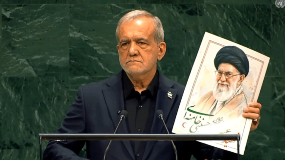 زاکانی: سخنرانی شجاعانه رئیسجمهور، پاسخی محکم به اظهارات زشت ترامپ علیه ایران بود زاکانی: سخنرانی شجاعانه رئیسجمهور، پاسخی محکم به اظهارات زشت ترامپ علیه ایران بود