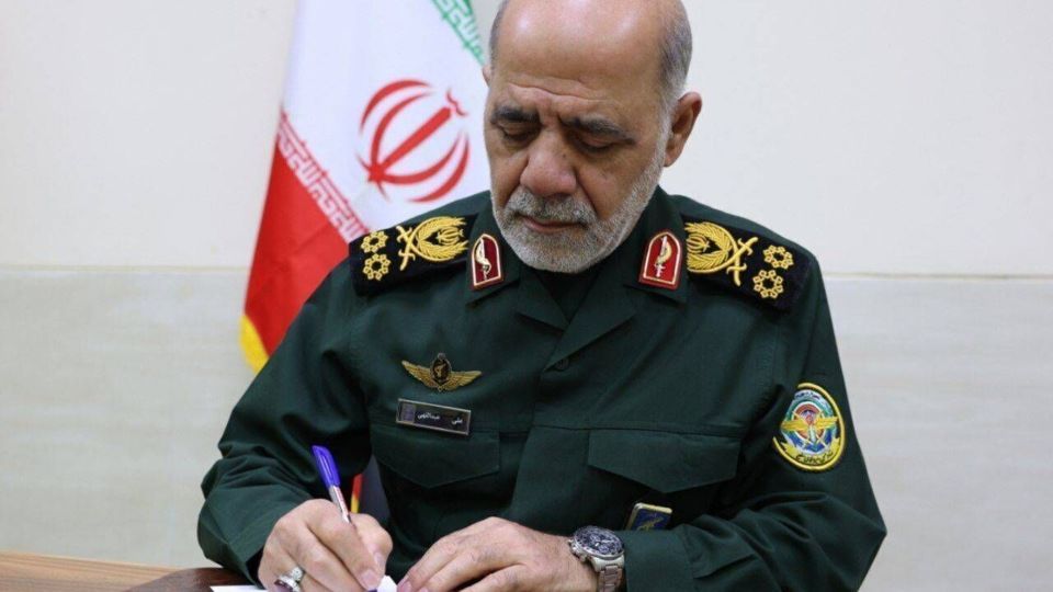 سرلشکر عبداللهی: مردم ایران با دست دکترپزشکیان، در برابر دیدگان جهانیان، به ترامپ سیلی زدند سرلشکر عبداللهی: مردم ایران با دست دکترپزشکیان، در برابر دیدگان جهانیان، به ترامپ سیلی زدند