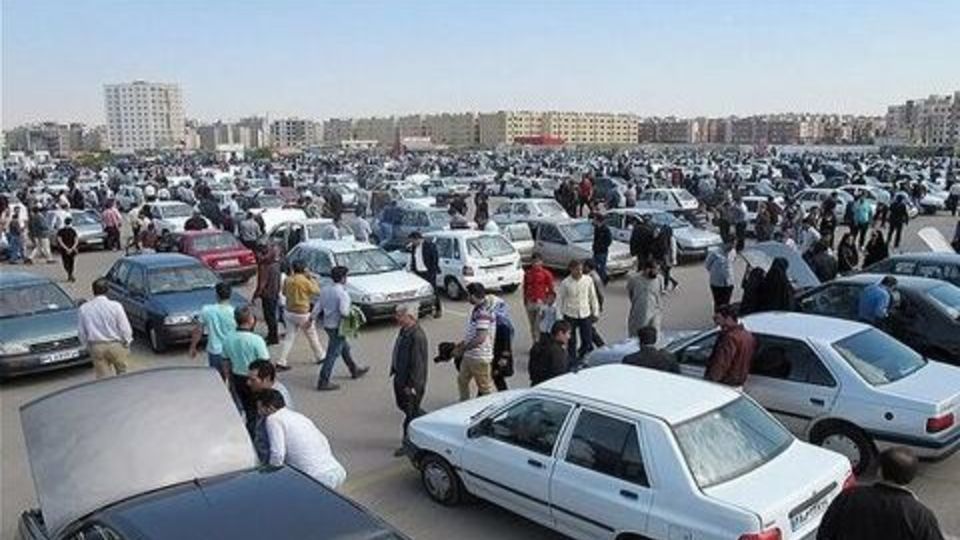 بازار خودرو در آغاز پاییز؛ نوسان قیمتها ادامه دارد+ جدول بازار خودرو در آغاز پاییز؛ نوسان قیمتها ادامه دارد+ جدول