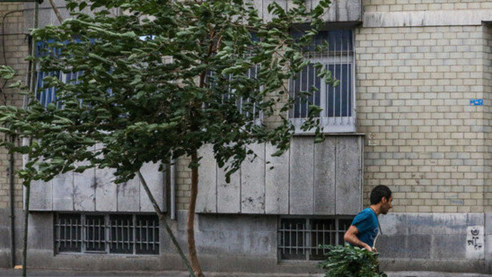 باد در تهران شدت میگیرد؛ اوج وزش باد در روز چهارشنبه باد در تهران شدت میگیرد؛ اوج وزش باد در روز چهارشنبه