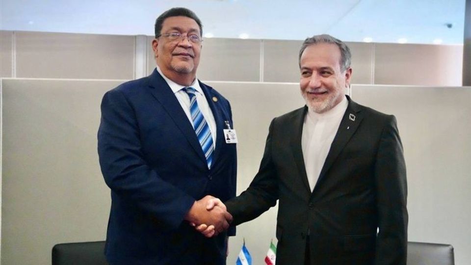 عراقچی: ایران با تمام توان مقابل قلدری آمریکا ایستاده است عراقچی: ایران با تمام توان مقابل قلدری آمریکا ایستاده است