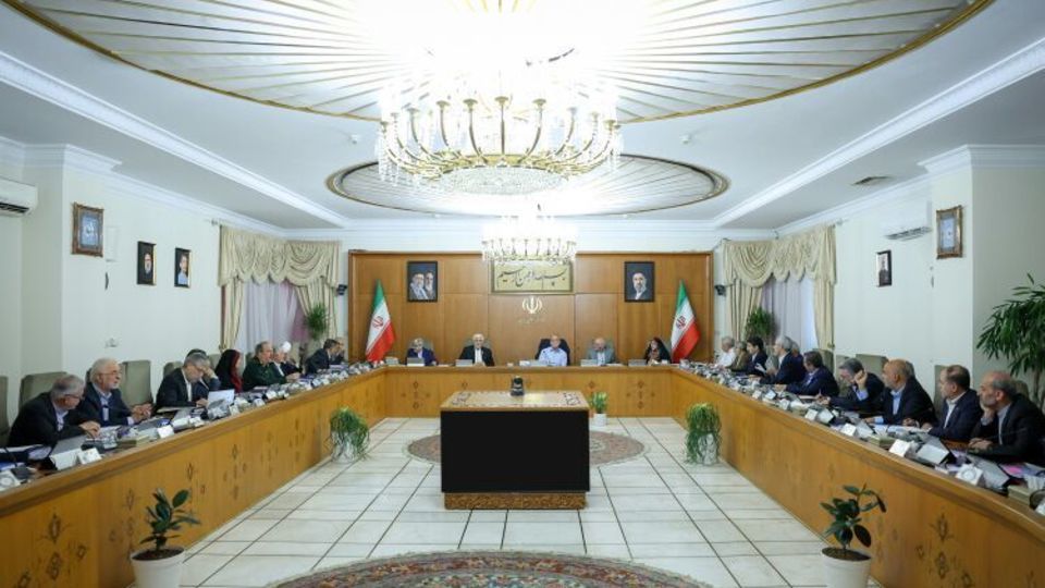 جزئیات جلسه هیئت دولت؛ از روایت سفر نیویورک تا تاکید بر گفتوگو، وحدت و آمادگی برای مقابله با فشارها جزئیات جلسه هیئت دولت؛ از روایت سفر نیویورک تا تاکید بر گفتوگو، وحدت و آمادگی برای مقابله با فشارها