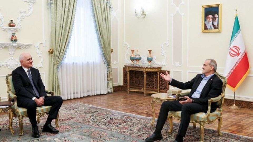 پزشکیان: مرزها مانعی برای توسعه روابط ایران و جمهوری آذربایجان نخواهند بود پزشکیان: مرزها مانعی برای توسعه روابط ایران و جمهوری آذربایجان نخواهند بود