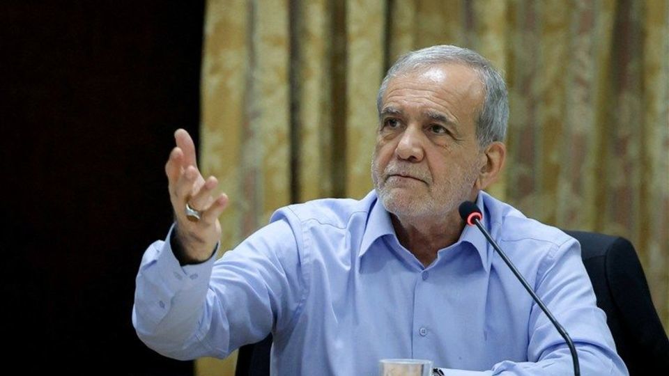 پزشکیان: آرایش جدید دولت مانع اهداف دشمن میشود پزشکیان: آرایش جدید دولت مانع اهداف دشمن میشود