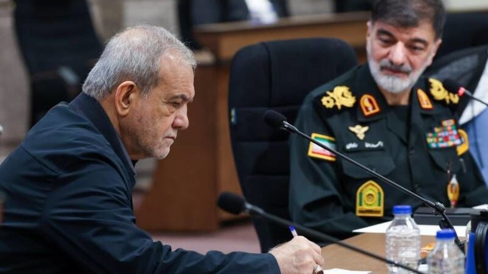 عکس| حضور پزشکیان در جمع فرماندهان نیروی انتظامی