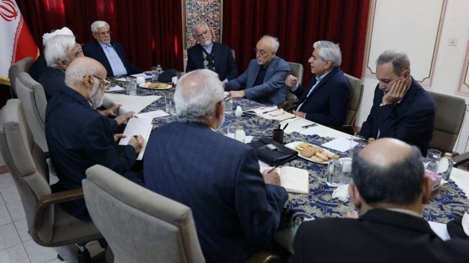 عارف: امسال واردات بنزین نخواهیم داشت؛ صرفهجویی آن صرف یارانه و کالابرگ میشود عارف: امسال واردات بنزین نخواهیم داشت؛ صرفهجویی آن صرف یارانه و کالابرگ میشود