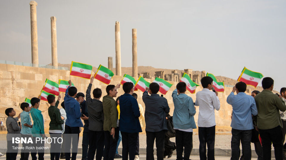 تجمع «جان فدایان تمدن ایران» - تخت جمشید تجمع «جان فدایان تمدن ایران» - تخت جمشید
