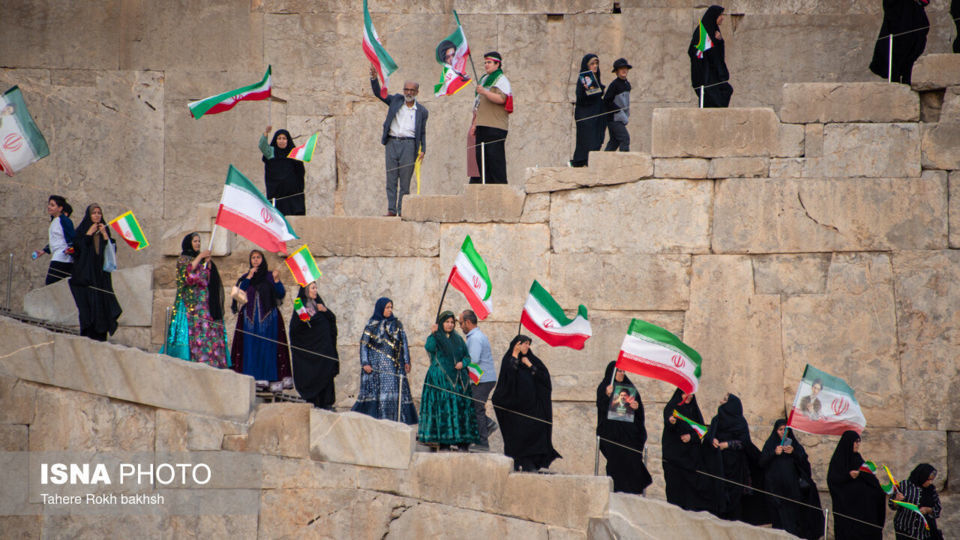تجمع «جان فدایان تمدن ایران» - تخت جمشید تجمع «جان فدایان تمدن ایران» - تخت جمشید