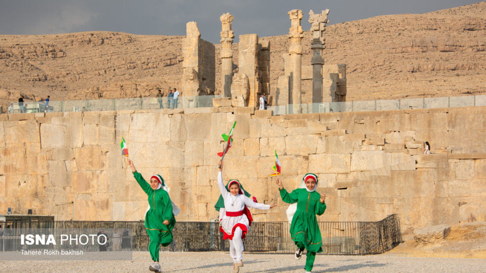 تجمع «جان فدایان تمدن ایران» - تخت جمشید تجمع «جان فدایان تمدن ایران» - تخت جمشید